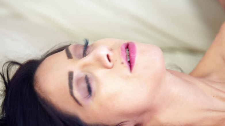 Desire Media: Julia De Lucia &amp; Kai Taylor - osobní služka