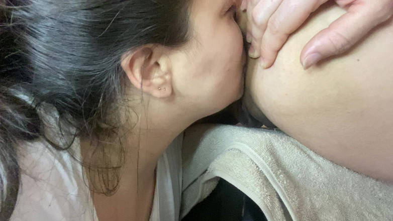 zoemelissa: Sucer le cul profond avec une très longue langue