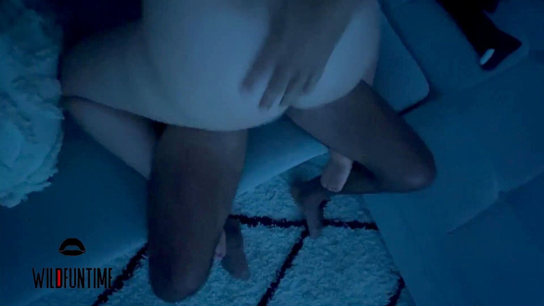 Wildfuntime: Menonton film porno di ruang tamu berujung ngentot nikmat