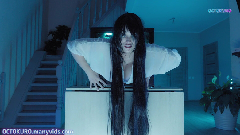 Octokuro: Sadako Duży tyłek utknął w telewizji