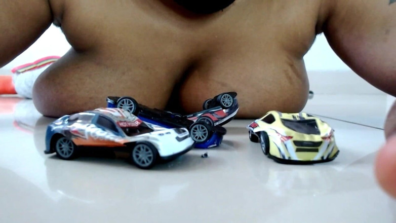 Maeling: Nascar xe tải loạt nuốt nhai nghiền nát bởi giantess
