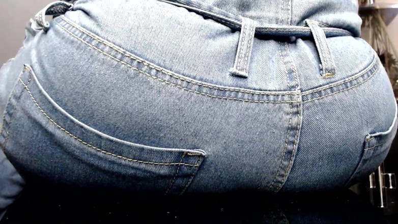 Maeling: Le ragazze del college sono rovinate con un culo gigante