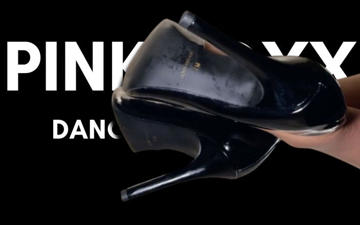 Pink Foxx: Talons Noirs Pendants, Taquinage