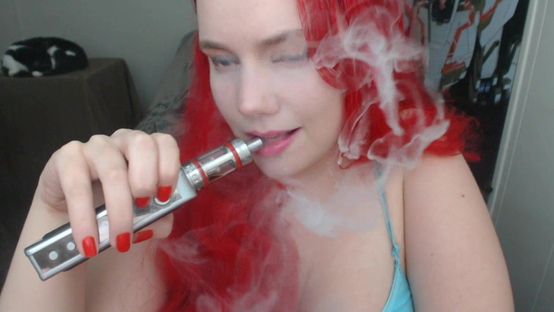 Scarlet Vixen: Flirty Vaping
