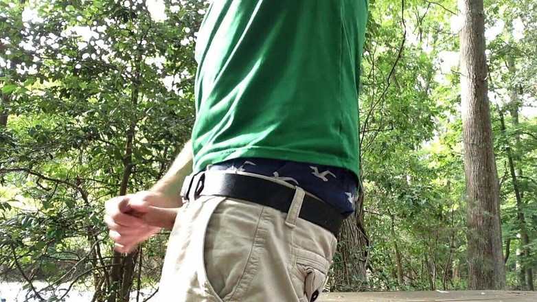 TJenner: Mi masturbo su un tavolo da picnic nel bosco.