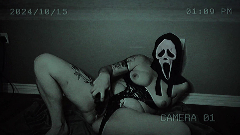 EeveeXo: Paranormální faptivity ghostface spatřen na kameru