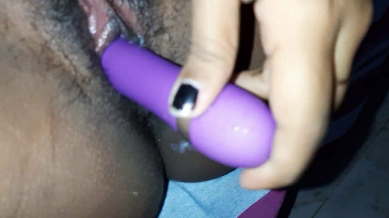Tharumini_Official: Indisch middernacht poesje spelen met vibrator