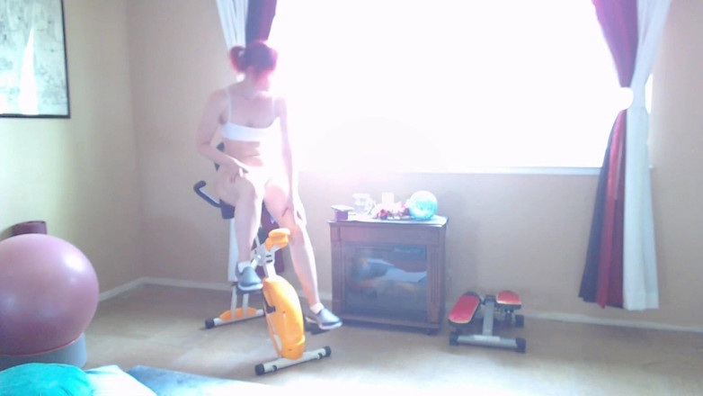 Aurora Willows: Mardi à vélo, rejoignez mon faphouse pour plus de yoga, yoga...