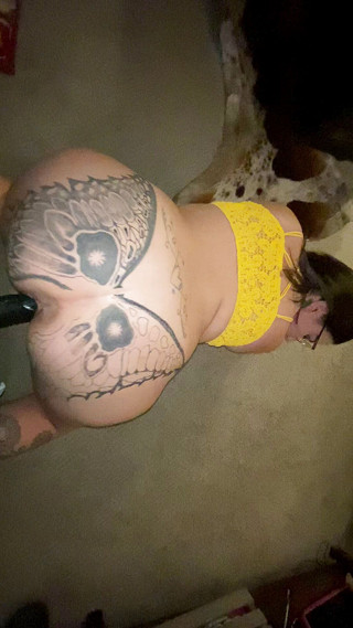 MzKiTTy91: PAWG femme baisée en levrette par une grosse bite noire...