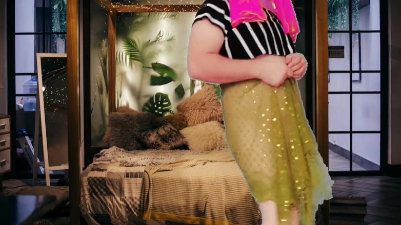 Kitty_Cross: Room onun elbiseleri ve ben seksi ateşli çıplaklık dansı cinsel performans