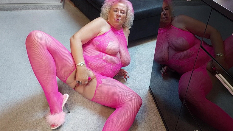 PureVicky66: La nonna rosa si sditalina la figa gocciolante succhia il...