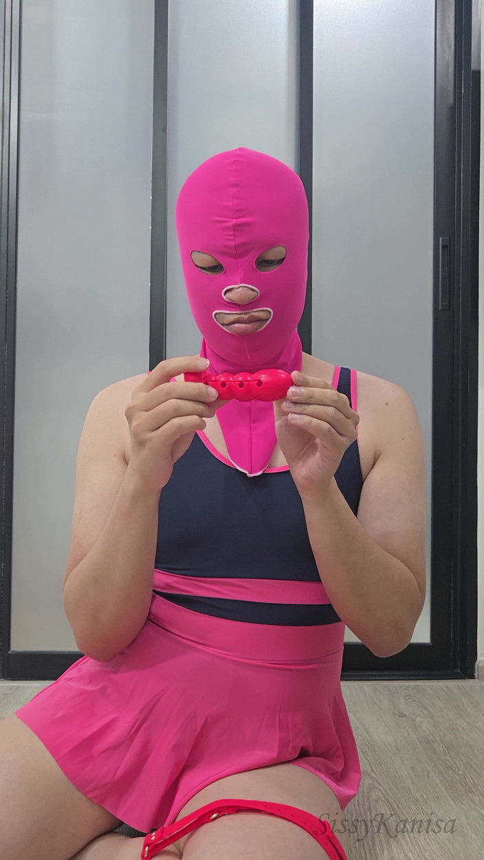 SissyKanisa: Sissy kanisa mở hộp đồ chơi mới của cô ấy. Cắm miệng...