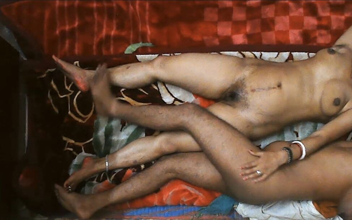 Busty Banuu: Pepek bhabhi Banuu yang bertetek besar dikongkek abang tiri