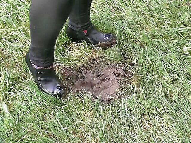 Kikka Jennie: Muddy spit heels