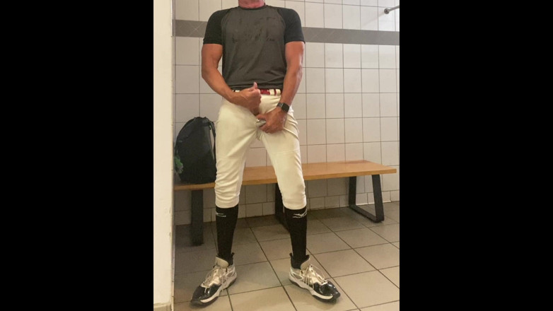 JockDad87: Op honkbal afgestemde Jockdad87 schiet zijn alfalading in de kleedkamer
