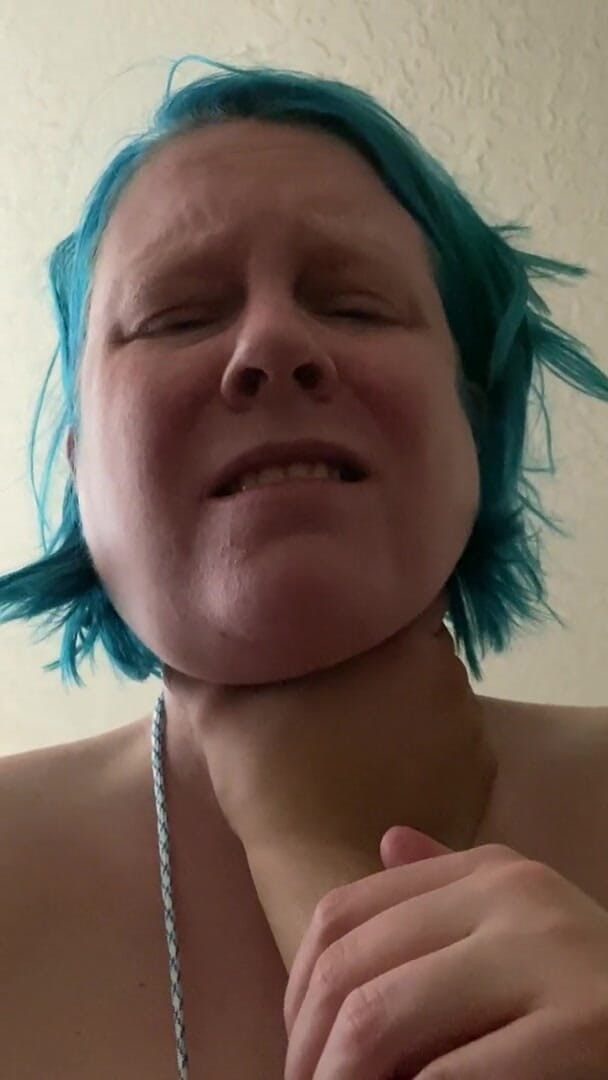 Hot potato girl: Video completo di tette legate schiaffeggiate