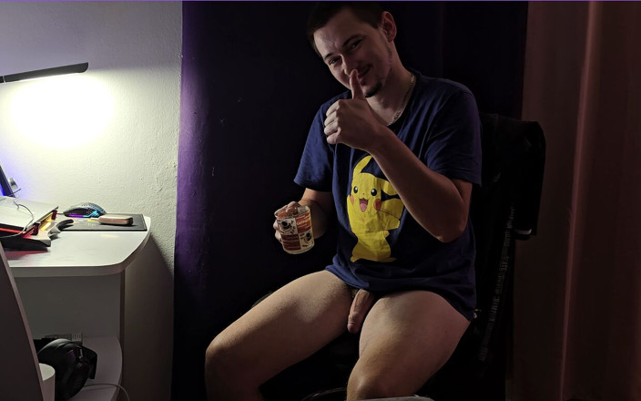 Fap_man93: Возбужденный Мужик Мастурбирует И Использует Свою Собственную Сперму В Качестве Кофейного Крема