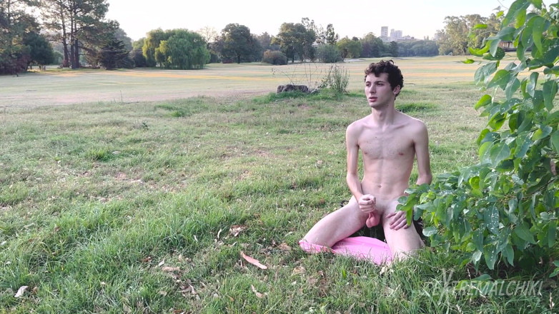 Extremalchiki: Il golf club si sega nuda