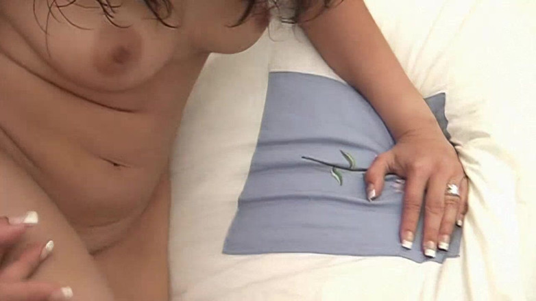 RETROXXX: POV 십대 섹스! 그녀는 너무 젖고 쪼이서 거의 다룰 수 없었어!