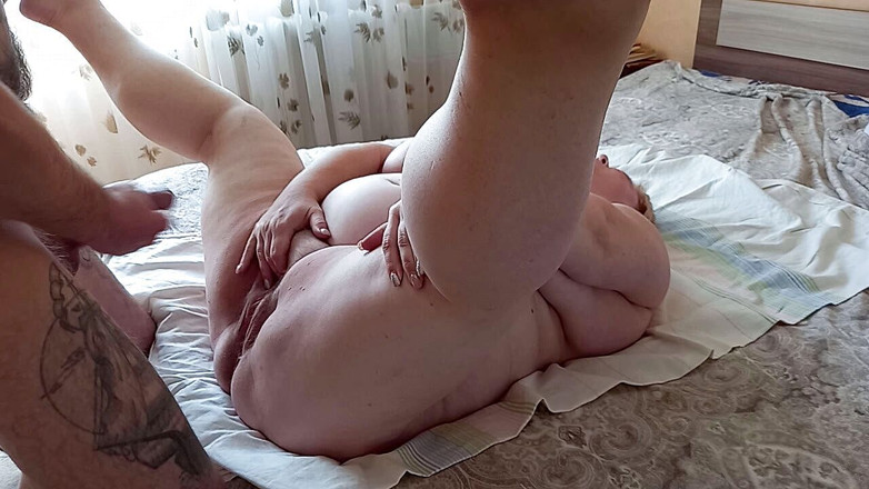 Zona901: Leche en el coño hinchado de una mujer gorda