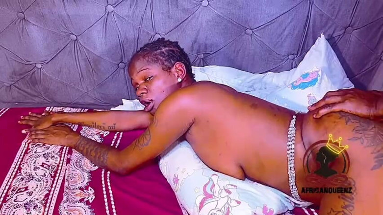 Africankween: Chica Del Tatuaje Gimió En Voz Alta Follada