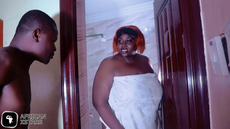 African Xstars: Huisjongen neukte de vrouw van zijn baas.