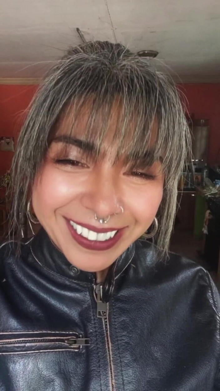 Casia Castro: Tarik napas perlahan, instruksi merokok dalam kulit.