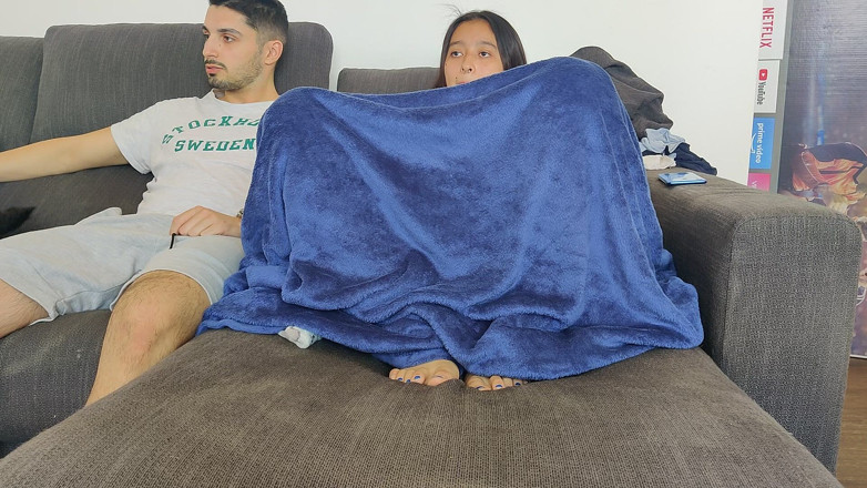 Miss Squirting: Il mio fratellastro mi ha sorpreso a masturbarmi