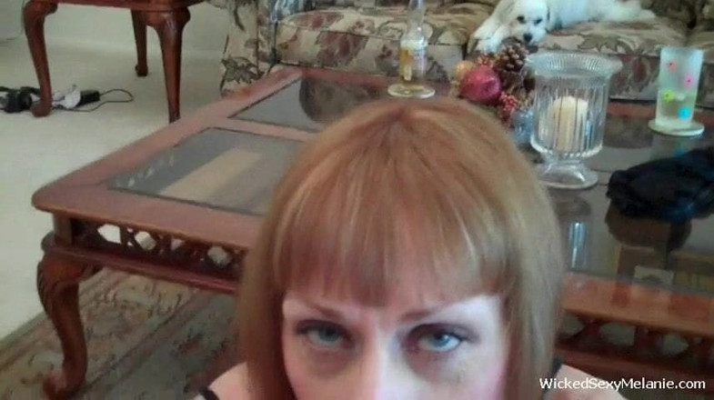 Wicked Sexy Melanie: Une rousse mature taille une pipe merveilleuse
