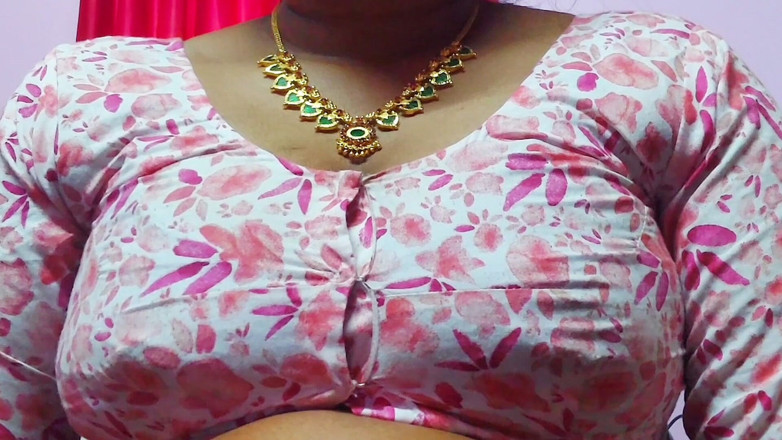 Desi Mohini: Buah dada desi yang cantik