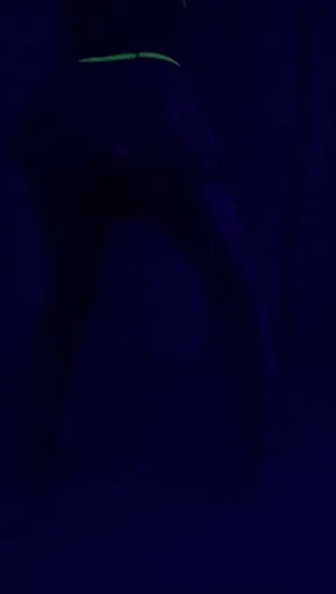 Caramela Sluty Wife: Twerking sempurna tubuh sempurna rok pendek neon lingerie close up...