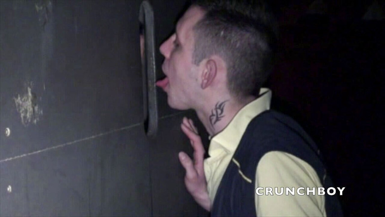 Crunch Boy: Tento postboy miluje sání ptáka v dírách slávy