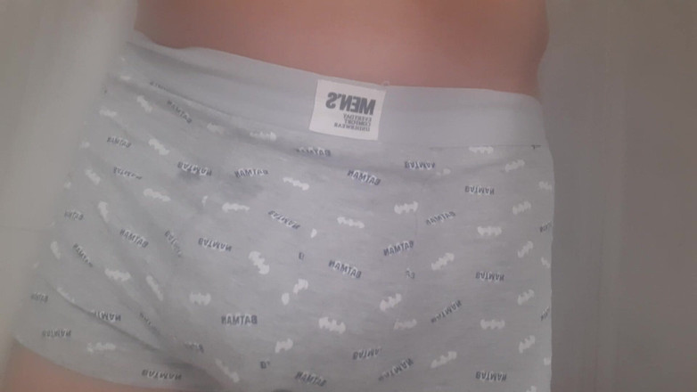 Orinadas_jmv54: Meada En Baño En Calzoncillos