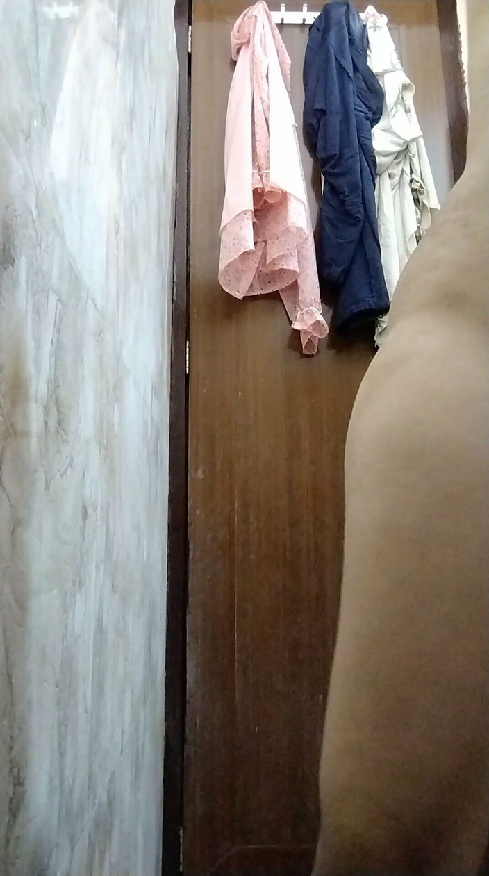 Riyathakur: 핫한 몸매의 목욕하는 인도 마누라