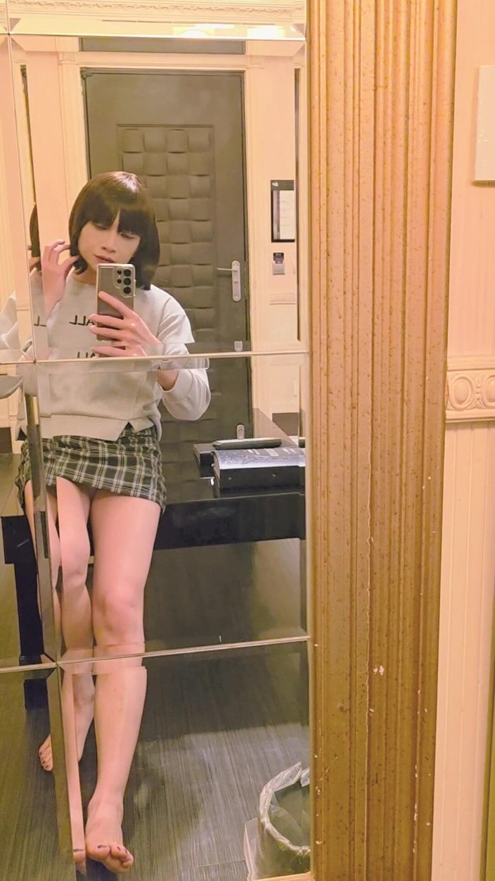 Taiwancdgirl: Waria ting xuan lagi asik masturbasi di depan cermin ukuran...