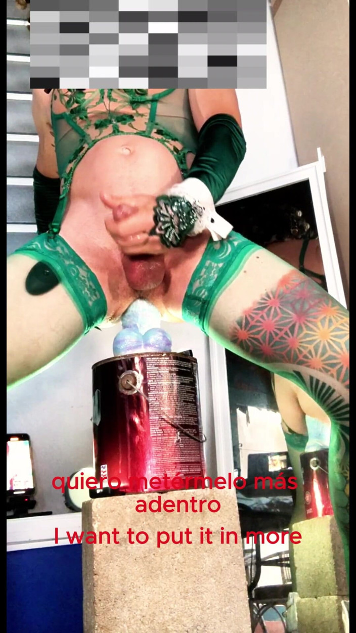 Benito414: La dolce effeminato vlada mostra il suo corpo e gioca...