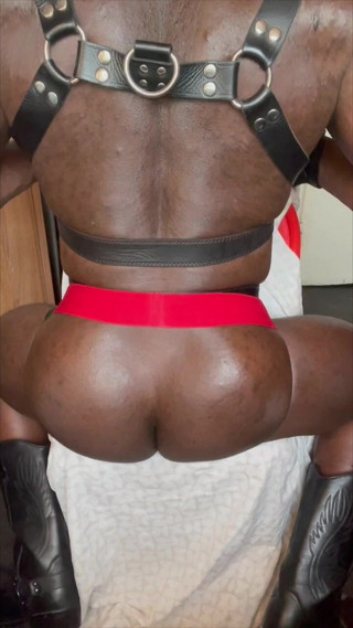 Black butt muscle: Büyük götlü vücut geliştirmeci prostat masajı ve orgazm seks performansı