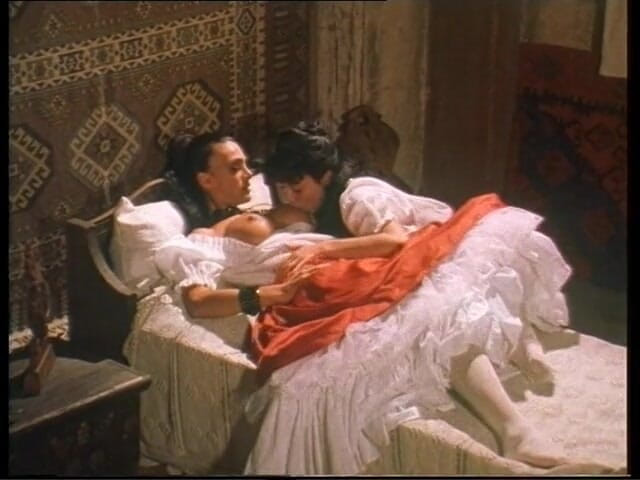 Lesbian Illusion: Dos lesbianas calientes con grandes tetas lamiendo