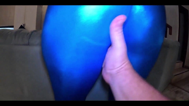 MilfyCalla: Glanzende cameltoe plagen, hard slaan, diepe pijpbeurten en ruig op...