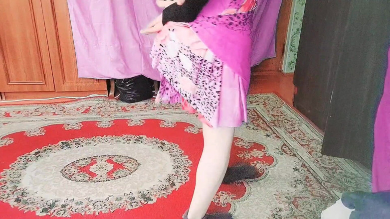 Kitty_Cross: Elle boşalma ladyboy sevimli yarak döl yutuyor