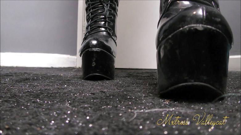 Mxtress Valleycat: Tu ne mérites pas plus que mes bottes