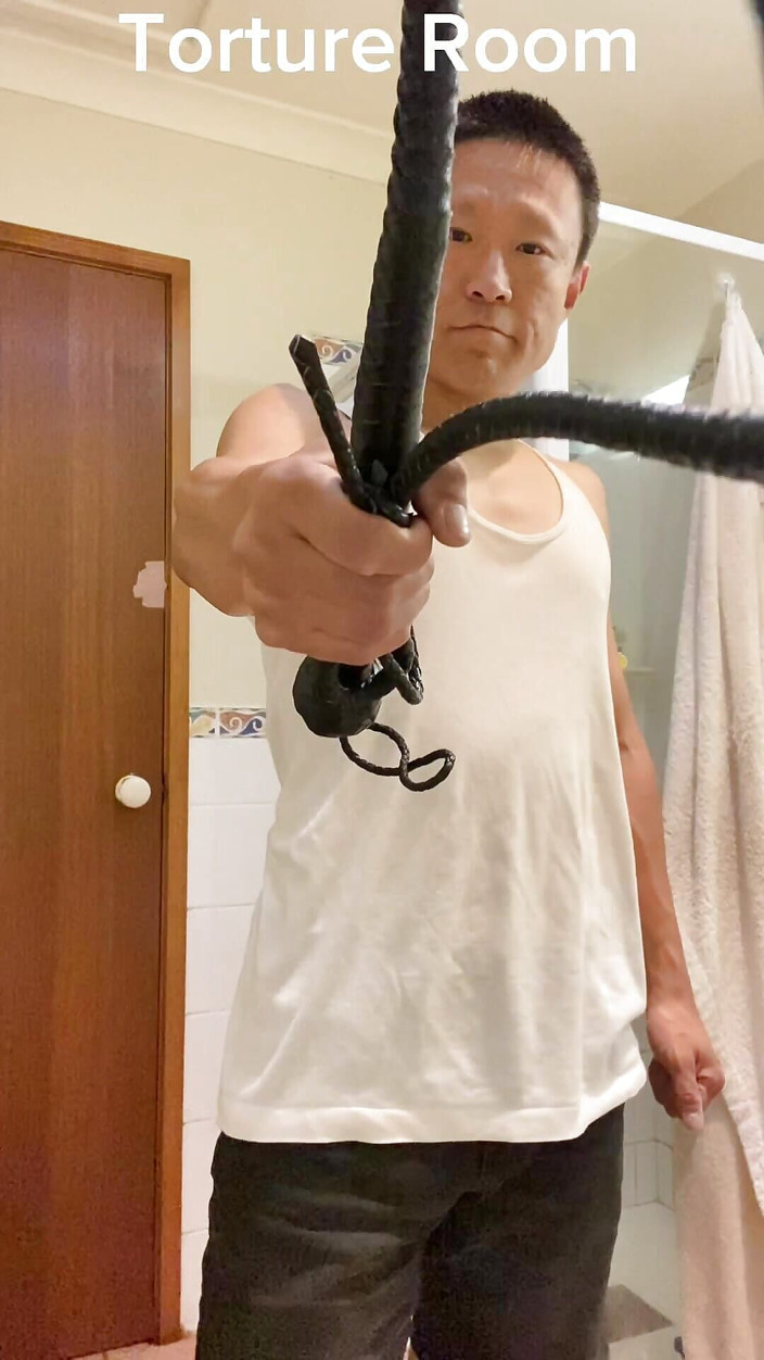 Pink Whip: Bir köle yardım odasına gitmeye mahkum edilir.