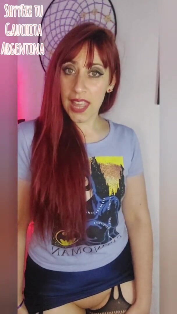 Tu Gauchita Argentina: Shyyfxx descubro a mi hermanastro masturbándose con mi ropa interior...