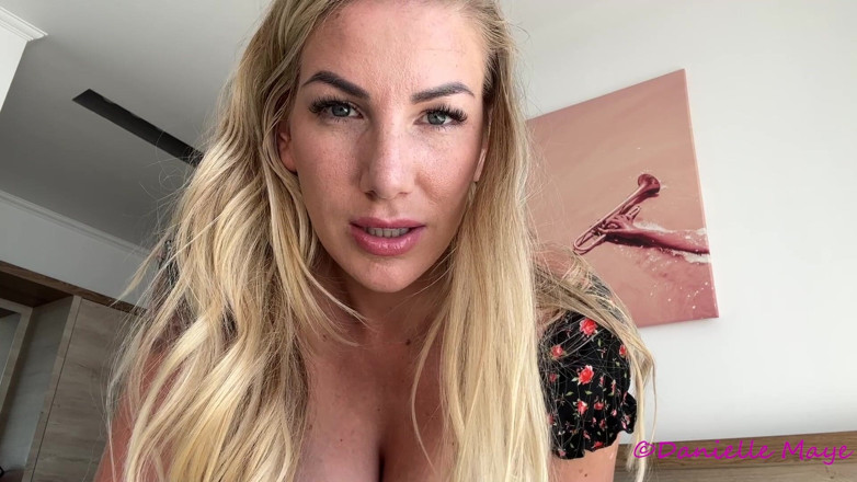 DanielleMaye: Відео від першої особи, святкова зрада