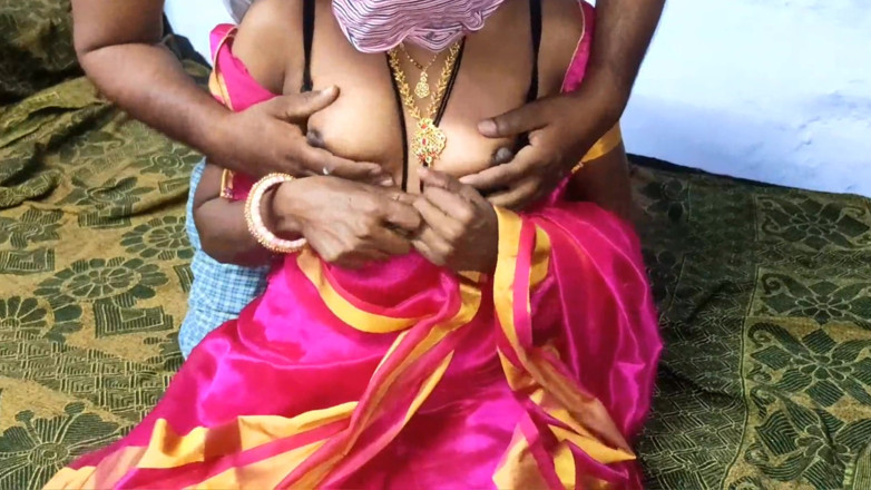 Desihotcouple: Soție desi sexy făcută acasă în sari roz, lins de pizdă și...