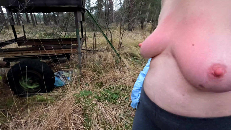 Bouncy Tits Action: Порка груди на улице