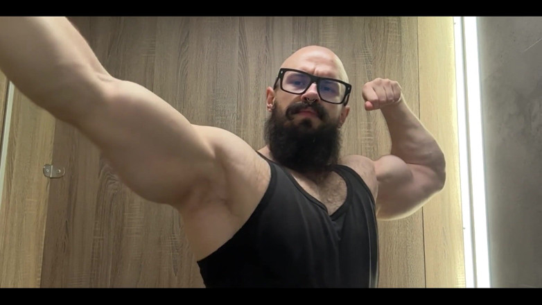 Mister Stone: Bucurați-vă de vedere a Biceps meu gros și cărnoase săltărețe în slow...
