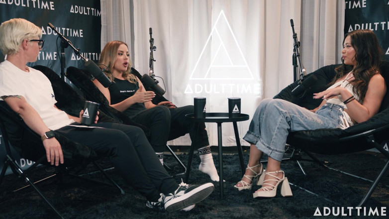 Adult Time Podcast: Scarlett Alexis et Anna Claire Clouds Doigts et Mile High...