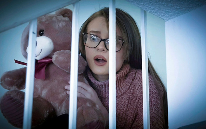 Family Strokes: Mama vitregă perversă și tatăl vitreg își expun secretul sexual obraznic al...