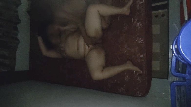 my_wife_chubby: Isteri montel. Sentuhan seorang lelaki yang tidak diketahui sehingga orgasme...